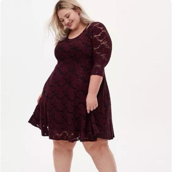 NWT Torrid 2 18/20 Burgundy Velvet Burnout Lace Dress Witchy Whimsigoth Pockets - Picture 1 of 8